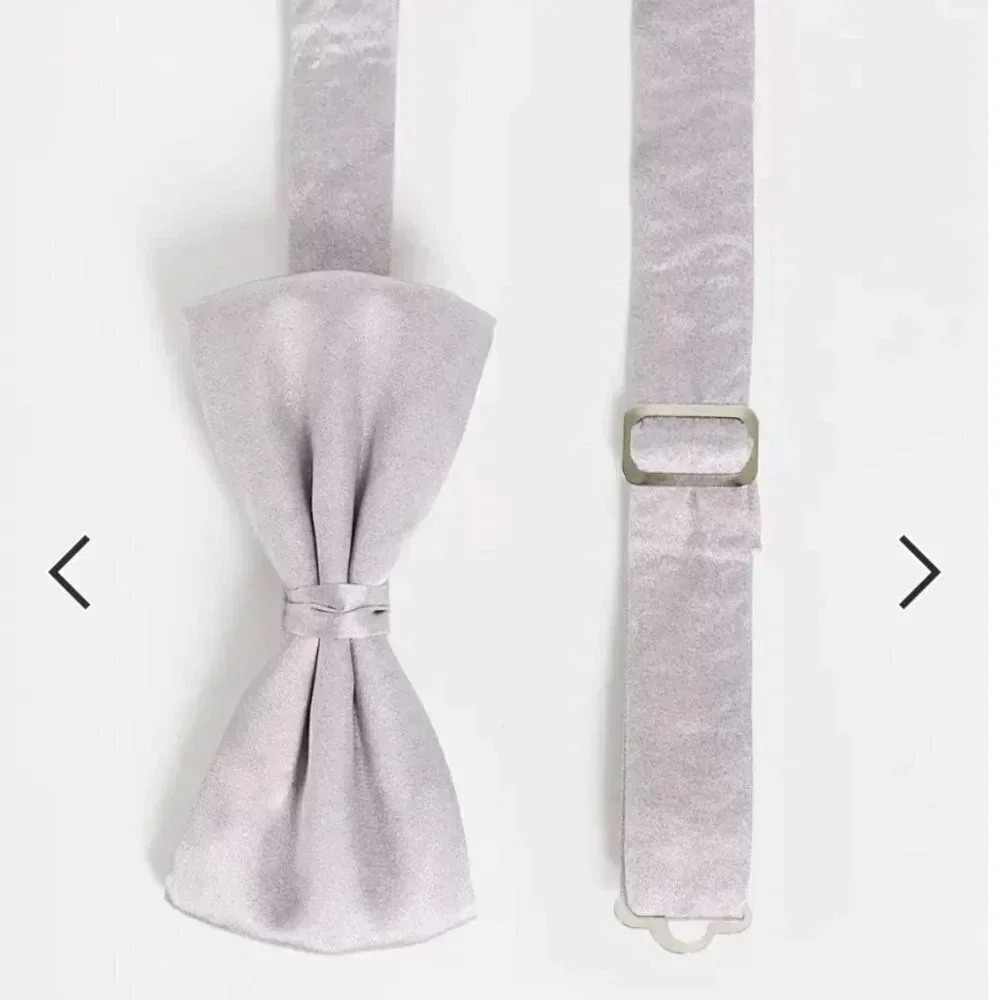 NWT Gleaming Bolongaro Bow Tie in Stone